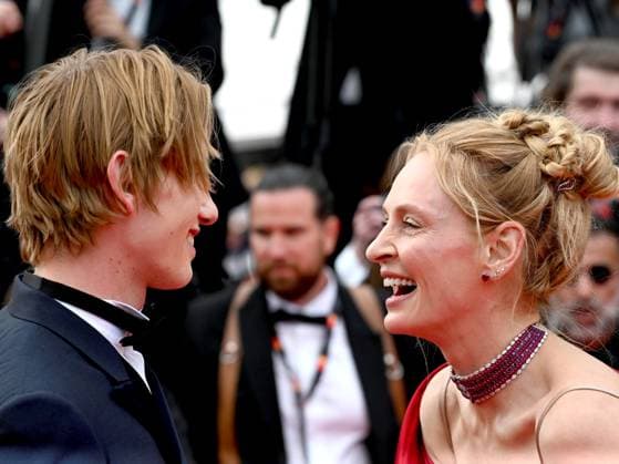 76th Cannes Film Festival 2023, evening 1 - Opening Red Carpet, Inaugural Ceremony. Pictured : Uma Thurman and son Levon Roan Thurman-Hawke  Copyright: xManuelexMangiarottix xipa-agencyx xPoolxPhotoxEventsx01x IPA_IPA37979208