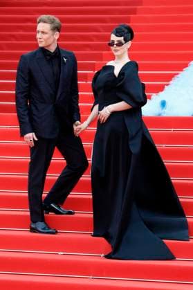 Matthias Schweighöfer with partner Ruby O Fee at the Opening Ceremony with the premiere of the feature film Jeanne du Barry at the Festival de Cannes 2023 76 Cannes International Film Festival at the Palais des Festivals Cannes, 16 05 2023. Foto:xD.xBedrosianx xFuturexImage