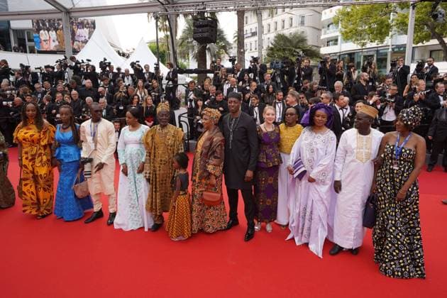 Souleymane CissÃ CELEBRITES : 76 eme festival de Cannes - Red Carpet du film Jeanne du Barry - CÃ rÃ monie d™ouverture - Cannes - 16 05 2023 NorbertScanella Panoramic 