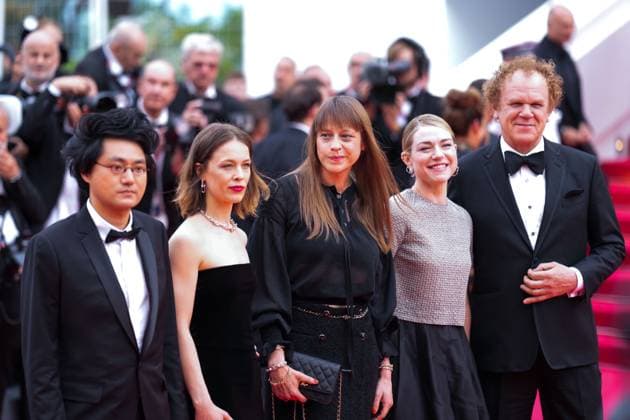 The Jeanne du Barry Film Premiere at the 76th Edition of the Cannes Film Festival Members of the Un Certain Regard jury attend the opening gala night and red carpet event of the movie Jeanne du Barry , during the opening ceremony of the 76th edition of the Cannes Film Festival on May 16 2023, in Cannes, France Cannes Palace of Festivals and Congresses of Cannes Cannes France Copyright: xAlexandraxFechetex _ADR6534