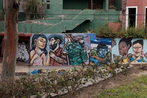 The street murals in the Barranco neighborhood of Lima, Peru *** der Straße Wandmalprojekt ÊIn der Barranco neighborhood des Lima, Perus 6443546
