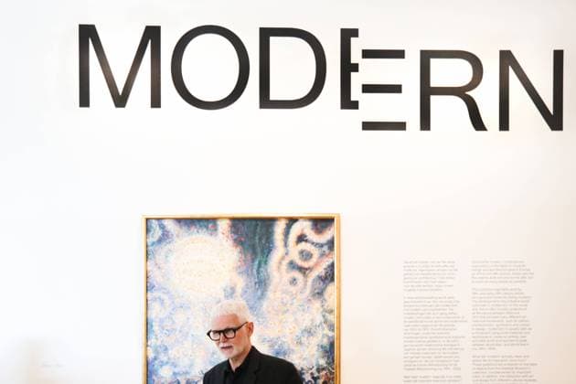 Bilder des Jahres 2023, Entertainment 05 Mai Entertainment Themen der Woche KW20 Entertainment Bilder des Tages AMSTERDAM - Director Rein Wolfs at the entrance during the exhibition Modern, in which the Stedelijk Museum shows more than 300 works by 200 artists and designers from approximately 20 movements. There are works by internationally renowned names such as Vincent van Gogh, Gerrit Rietveld and Fernand Leger. Work by lesser-known makers such as Suzanne Valadon, Germaine Krull and Christopher Dresser can also be viewed. ANP EVA PLEVIER netherlands out - belgium out  Copyright: xx x469465413x originalFilename: 469465413.jpg