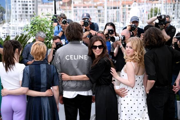 Entertainment Bilder des Tages 76th Cannes Film Festival 2023, Photocall film Jeanne du Barry . Pictured: Maiwenn, Pauline Pollmann  Copyright: xAlbertoxTerenghi PoolxPhotoxEvenx xPoolxPhotoxEventsx01x IPA_IPA37992399