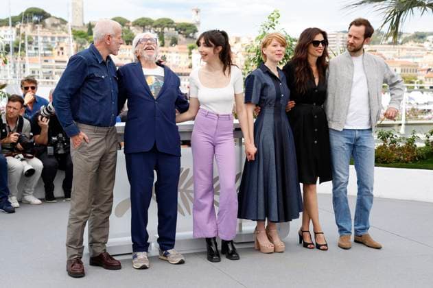 Pascal Greggory, Pierre Richard, Suzanne de Baecque, India Hair, Maiwenn and Benjamin Lavernhe at the photocall for the feature film Jeanne du Barry at the Festival de Cannes 2023 76 Cannes International Film Festival at the Palais des Festivals Cannes, 17 ,05 2023. Foto:xD.xBedrosianx xFuturexImage