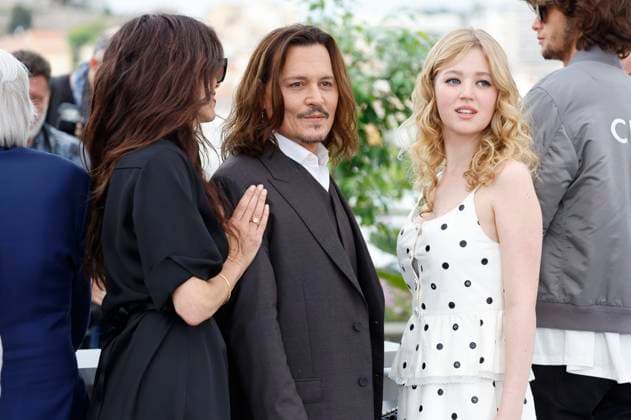 Maiwenn, Johnny Depp and Pauline Pollmann at the photocall for the feature film Jeanne du Barry at the Festival de Cannes 2023 76 Cannes International Film Festival at the Palais des Festivals Cannes, 17 ,05 2023. Foto:xD.xBedrosianx xFuturexImage