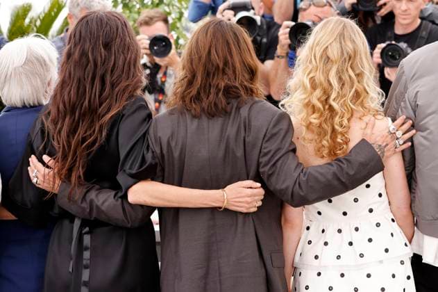 Maiwenn, Johnny Depp and Pauline Pollmann at the photocall for the feature film Jeanne du Barry at the Festival de Cannes 2023 76 Cannes International Film Festival at the Palais des Festivals Cannes, 17 05 2023. Foto:xS.xGabschx xFuturexImage