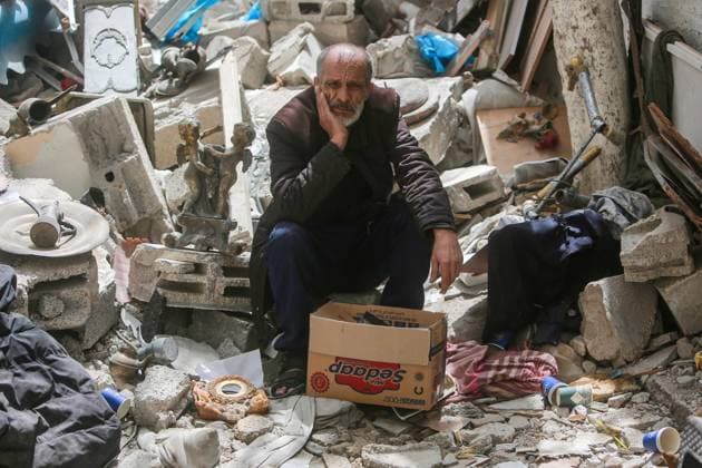 News Themen der Woche KW20 News Bilder des Tages Palestinian man Hazem Muhanna, 62, inspects the antiquities under the rubble of his house, which was destroyed in an Israeli airstrike in Gaza city Palestinian man Hazem Muhanna, 62, inspects the antiquities under the rubble of his house, which was destroyed in an Israeli airstrike in Gaza city on May 17, 2023. The museum contains archaeological holdings such as frames, precious stones, ancient coins, identity papers, and artifacts related to the Palestinian heritage, such as embroidered dresses, baguettes, and copper artifacts. Photo by Omar Al-Dirawi apaimages Gaza city Gaza Strip Palestinian Territory 170523_GAZA_OD_00 (33) Copyright: xapaimagesxOmarxAl-Dirawix xapaimagesx