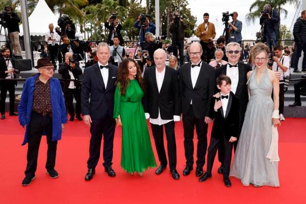 Jeremy Thomas, Karsten Brünig, Manuela Luca Dazio, Anselm Kiefer, Daniel Kiefer, Anton Wenders, Wim Wenders and Donata Wenders at the premiere of the documentary Anselm The Rush of Time at the Festival de Cannes 2023 76 Cannes International Film Festival at the Palais des Festivals Cannes, 17 05 2023. Foto:xS.xGabschx xFuturexImage