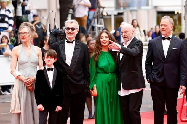 Donata Wenders, Anton Wenders, Wim Wenders, Manuela Luca Dazio, Anselm Kiefer and Karsten Brünig at the premiere of the documentary Anselm The Rush of Time at the Festival de Cannes 2023 76 Cannes International Film Festival at the Palais des Festivals Cannes, 17 05 2023. Foto:xS.xGabschx xFuturexImage