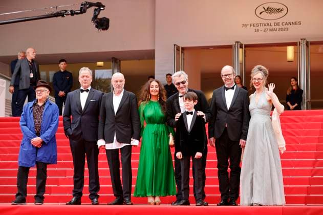 Jeremy Thomas, Karsten Brünig, Anselm Kiefer, Manuela Luca Dazio, Anton Wenders, Wim Wenders, Daniel Kiefer and Donata Wenders at the premiere of the documentary Anselm The Rush of Time at the Festival de Cannes 2023 76 Cannes International Film Festival at the Palais des Festivals Cannes, 17 05 2023. Foto:xS.xGabschx xFuturexImage