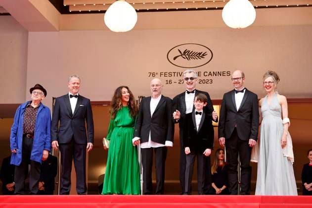 Jeremy Thomas, Karsten Brünig, Manuela Luca Dazio, Anselm Kiefer, Anton Wenders, Wim Wenders, Daniel Kiefer and Donata Wenders at the premiere of the documentary Anselm The Rush of Time at the Festival de Cannes 2023 76 Cannes International Film Festival at the Palais des Festivals Cannes, 17 05 2023. Foto:xS.xGabschx xFuturexImage