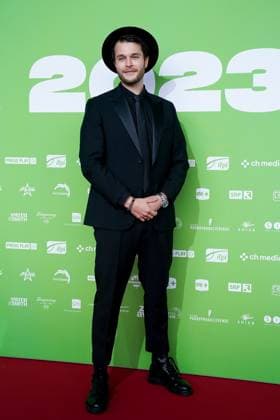17 05 2023, Zug, Bossard Arena, SWISS MUSIC AWARDS, Zian with civil name Tizian Hugenschmidt poses for a photo on the red carpet Zug Bossard Arena Zug Switzerland  Copyright: xJustPictures.ch DanielaxPorcellix