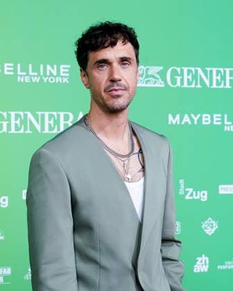 17 05 2023, Zug, Bossard Arena, SWISS MUSIC AWARDS, singer Seven real name Jan Dettwyler poses for a photo on the red carpet Zug Bossard Arena Zug Switzerland  Copyright: xJustPictures.ch DanielaxPorcellix