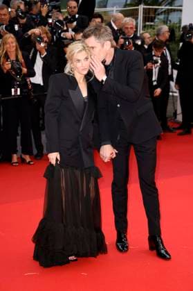 Ryan Shawhughes Hawke with husband Ethan Hawke at the premiere of the feature film Monster Kaibutsu at the Festival de Cannes 2023 76 Cannes International Film Festival at the Palais des Festivals Cannes, 17 05 2023. Foto:xS.xGabschx xFuturexImage