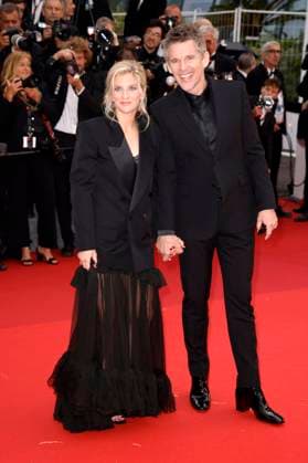 Ryan Shawhughes Hawke with husband Ethan Hawke at the premiere of the feature film Monster Kaibutsu at the Festival de Cannes 2023 76 Cannes International Film Festival at the Palais des Festivals Cannes, 17 05 2023. Foto:xS.xGabschx xFuturexImage