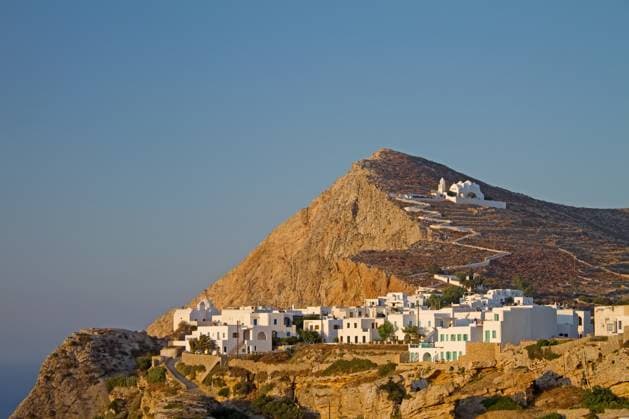 The picturesque town of Chora on Folegandros island, Greece, at sunset; the church of Virgin Mary sits on top of it Copyright: xGeorgiosxAlexandrisx xDesignxPicsx , 31175716 Copyright: EricxIsseléex xDesignxPics 31175716