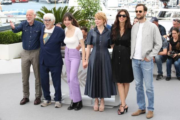 76e Festival International du Film de Cannes. Photocall du film Jeanne du Barry . 76th Cannes Film Festival. Photocall with cast of the film Jeanne du Barry . Pascal Greggory, Pierre Richard, Suzanne de Baecque, India Hair, Maiwenn and Benjamin Laverhe. 292023 2023-05-17 Cannes France  Copyright: xIsabellexVautierx xStarfacex STAR_292023_021