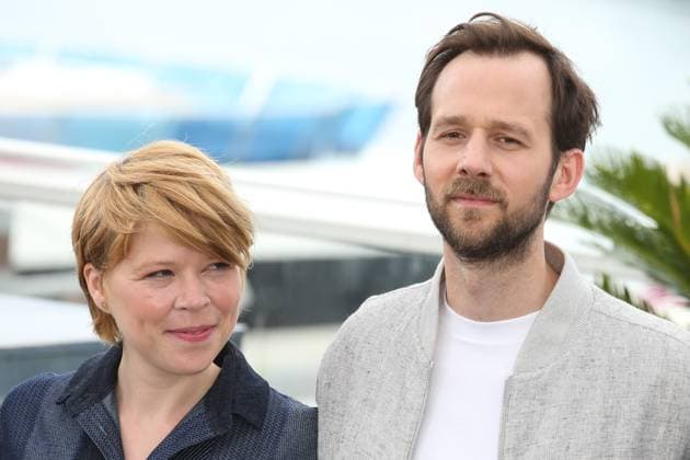 76e Festival International du Film de Cannes. Photocall du film Jeanne du Barry . 76th Cannes Film Festival. Photocall with cast of the film Jeanne du Barry . India Hair and Benjamin Lavernhe. 292023 2023-05-17 Cannes France  Copyright: xIsabellexVautierx xStarfacex STAR_292023_042
