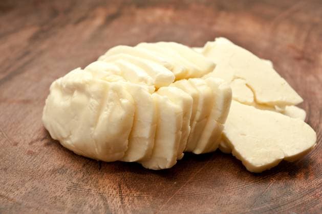 Sliced halloumi cheese Copyright: xTomxGowanlockx xDesignxPicsx , 31176918 Copyright: JohanxLarsonx xDesignxPics 31176918
