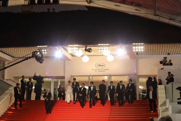 May 17, 2023, Cannes, Cote d Azur, France: Kaibutsu cast and crew including YUJI SAKAMOTO, EITA NAGAYAMA, HINATA HIIRAGI, KUROKAWA SOYA, SAKURA ANDO and Director HIROKAZU KORE-EDA attend the screening of Kaibutsu during the 76th Annual Cannes Film Festival at Palais des Festivals on May 17, 2023 in Cannes, France Cannes France - ZUMAc179 20230517_zep_c179_236 Copyright: xMickaelxChavetx