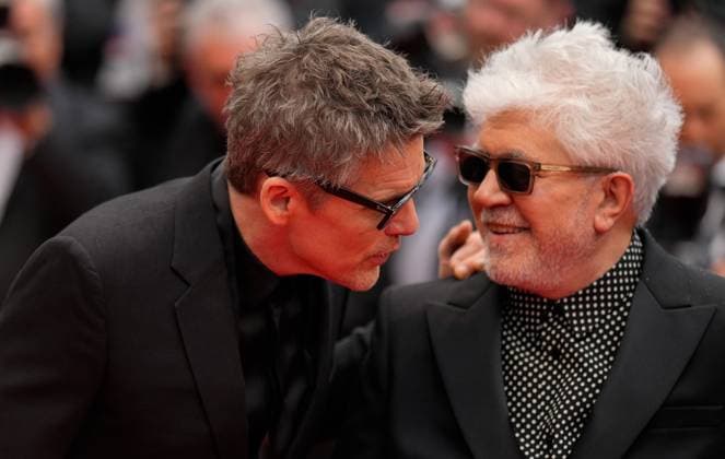 Entertainment Bilder des Tages The Kaibutsu (Monster) Movie Premiere at the 76th Edition of the Cannes Film Festival Ethan Hawke and Pedro Almodovar attend the movie premiere and red carpet event for the movie Kaibutsu (Monster), which is in competition for the Palme d Or, during the 76th edition of the Cannes Film Festival on May 17 2023, in Cannes, France Cannes Palace of Festivals and Congresses of Cannes Cannes France Copyright: xAlexandraxFechetex _ADR9706