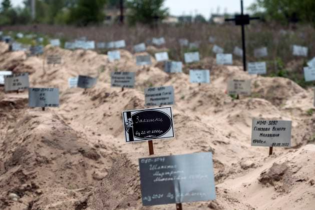Bilder des Jahres 2023, News 05 Mai News Themen der Woche KW20 News Bilder des Tages Mostly Unmarked Graves Of People Who Died In Kyiv Region Most graves of people who died in the Kyiv region as a result of the full-scale Russian invasion of Ukraine are mostly unmarked near the city of Brovary, Ukraine, on May 17, 2023 Brovary Ukraine  Copyright: xMaxymxMarusenkox originalFilename: musienko-notitle230517_npGMj.jpg