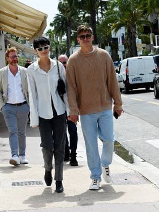 76th Cannes Film Festival 2023, day 3 - Elisabeth Grace walking on the Croisette with her boyfriend Nicolas Krause  Copyright: xManuelexMangiarottix xipa-agencyx xPoolxPhotoxEventsx01x IPA_IPA38016735