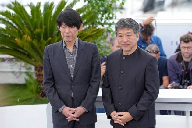 Sakamoto Yuji - Hirokazu Kore-eda CELEBRITES : 76 eme festival de Cannes - Photocall du film Monster - Cannes - 18 05 2023 NorbertScanella Panoramic 