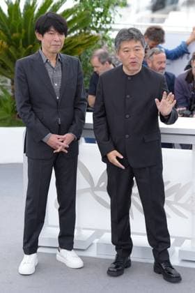 Sakamoto Yuji - Hirokazu Kore-eda CELEBRITES : 76 eme festival de Cannes - Photocall du film Monster - Cannes - 18 05 2023 NorbertScanella Panoramic 