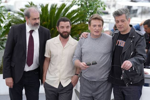 Gustave de Kervern - Guillaume Gouix - Benoit Magimel - Benjamin Biolay CELEBRITES : 76 eme festival de Cannes - Photocall du film Rosalie - Cannes - 18 05 2023 NorbertScanella Panoramic 
