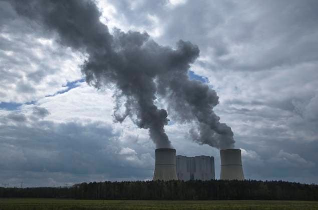  Das Braunkohle-Kraftwerk Schwarze Pumpe der LEAG. Niederlausitz, Spremberg, Brandenburg, Deutschland, Europa *** the Lignite Power station Black Pump the Leag Lower Lusatia, Spremberg, Brandenburg, Germany, Europe Copyright: imageBROKER/Be iblmbk09264851.jpg