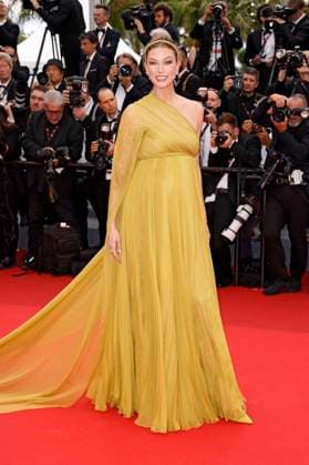 Karlie Kloss at the premiere of the motion picture Indiana Jones and the Dial of Destiny Indiana Jones and the Wheel of Destiny at the Festival de Cannes 2023 76 Cannes International Film Festival at the Palais des Festivals Cannes, 18 05 2023. Foto:xS.xGabschx xFuturexImage