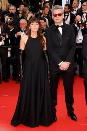 Benjamin Biolay with company at the premiere of the feature film Indiana Jones and the Dial of Destiny Indiana Jones and the Wheel of Destiny at the Festival de Cannes 2023 76 Cannes International Film Festival at the Palais des Festivals Cannes, 18 05 2023. Foto:xS.xGabschx xFuturexImage