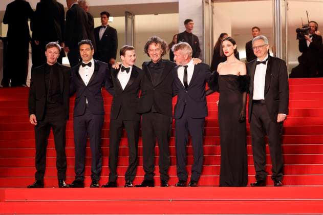 Michael Pitt, Warren Goz, Tye Sheridan, Jean Stephane Sauvaire, Sean Penn, Raquel Nave and guest at the premiere of the feature film Black Flies at the Festival de Cannes 2023 76 Cannes International Film Festival at the Palais des Festivals Cannes, 18 05 2023. Foto:xD.xBedrosianx xFuturexImage