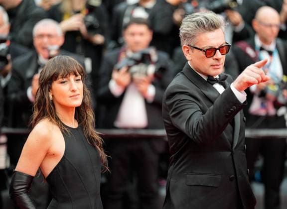The Indiana Jones and the Dial of Destiny Red Carpet Premiere at the 76th Edition of the Cannes Film Festival Benjamin Biolay and Juliette Armanet attend the movie screening and red carpet event of Indiana Jones and the Dial of Destiny , during the 76th edition of the Cannes Film Festival on May 18 2023, in Cannes, France Cannes Palace of Festivals and Congress Cannes France Copyright: xAlexandraxFechetex _ADR2358