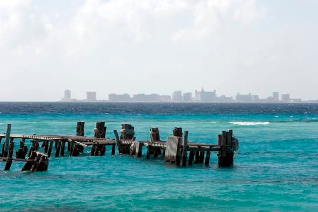 A jetty on the island of Isla Mujeres, mexico. Copyright: xMartinxGarnhamx xDesignxPicsx , 31221038 Copyright: MomleexBhattacharjyax xDesignxPics 31221038