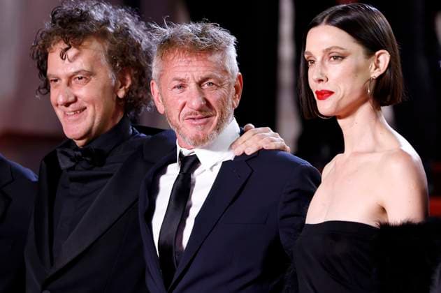 Jean Stephane Sauvaire, Sean Penn and Raquel Nave at the premiere of the feature film Black Flies at the Festival de Cannes 2023 76 Cannes International Film Festival at the Palais des Festivals Cannes, 18 05 2023. Foto:xS.xGabschx xFuturexImage