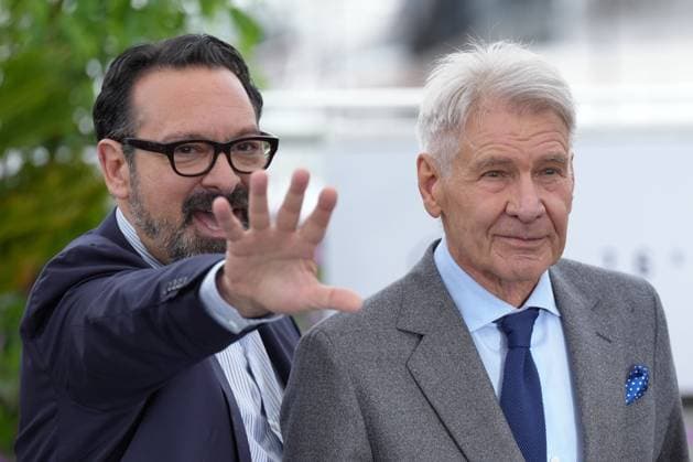 James Mangold - Harrison Ford CELEBRITES : 76 eme festival de Cannes - Photocall du film Indiana Jones et le Cadran de la DestinÃ e - Cannes - 19 05 2023 NorbertScanella Panoramic 