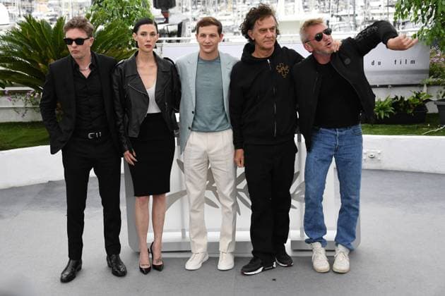 76th Cannes Film Festival 2023, Photocall film Black Flies. Pictured: Michael Pitt, Sean Penn, Director Jean-StÃ phane Sauvaire, Tye Sheridan, Raquel Nave  Copyright: xAlbertoxTerenghi PoolxPhotoxEvenx xPoolxPhotoxEventsx01x IPA_IPA38045172