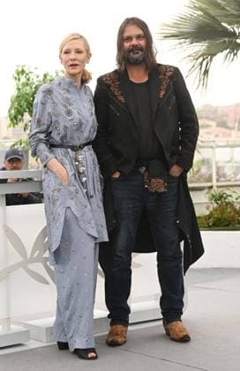 Internationale Filmfestspiele von Cannes, New Boy Photocall Australian actress Cate Blanchett and director Warwick Thornton attend a photo call for The New Boy at the 76th Cannes Film Festival at Palais des Festivals in Cannes, France on Friday, May 19, 2023.  CAN20230519125 RUNExHELLESTAD