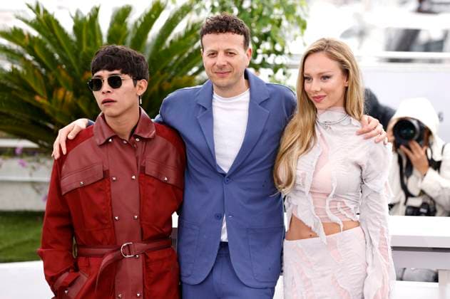 Juan Daniel Garcia Trevino, Amat Escalante and Ester Exposito at the photocall for the feature film Perdidos en la noche Lost in the Night at the Festival de Cannes 2023 76 Cannes International Film Festival at the Palais des Festivals Cannes, 19 05 2023. Foto:xS.xGabschx xFuturexImage