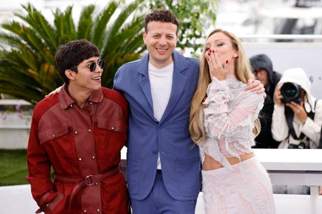 Juan Daniel Garcia Trevino, Amat Escalante and Ester Exposito at the photocall for the feature film Perdidos en la noche Lost in the Night at the Festival de Cannes 2023 76 Cannes International Film Festival at the Palais des Festivals Cannes, 19 05 2023. Foto:xS.xGabschx xFuturexImage