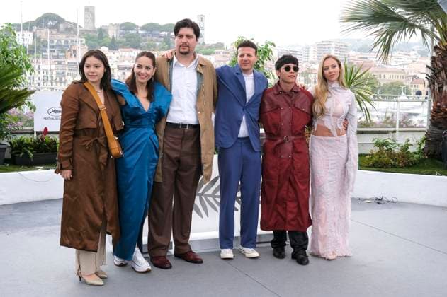Maria Fernanda Osio, Barbara Mori, Fernando Bonilla, Amat Escalante, Juan Daniel Garcia and Ester Exposito at the photocall for the feature film Perdidos en la noche Lost in the Night at the Festival de Cannes 2023 76 Cannes International Film Festival at the Palais des Festivals Cannes, 19 05 2023. Foto:xD.xBedrosianx xFuturexImage
