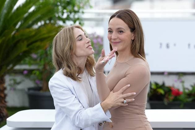 Internationale Filmfestspiele von Cannes, The Nature of Love Photocall Monia Chokri (rÃ alisatrice) - Nancy Grant (productrice) CELEBRITES : 76 eme festival de Cannes - Photocall du film Simple comme Sylvain - Cannes - 19 05 2023 NorbertScanella Panoramic 