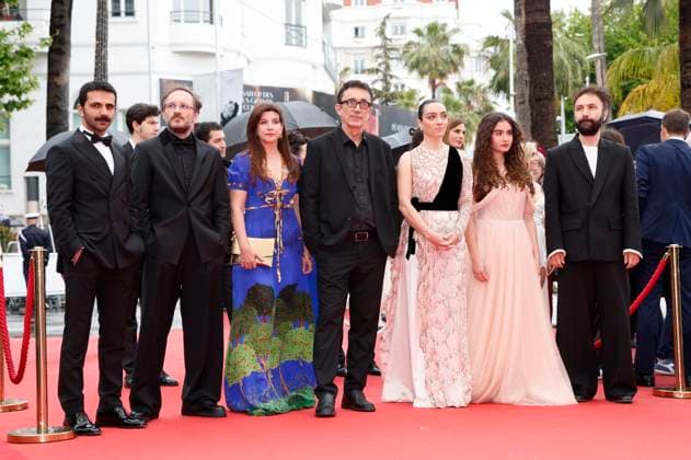 Musab Ekici, Deniz Celiloglu, Ebru Ceylan, Nuri Bilge Ceylan, Merve Dizdar, Ece Bagci and Erdem Senocak at the premiere of the feature film Kuru Otlar Üstüne About Dry Grasses at the Festival de Cannes 2023 76 Cannes International Film Festival at the Palais des Festivals Cannes, 19 05 2023. Foto:xD.xBedrosianx xFuturexImage
