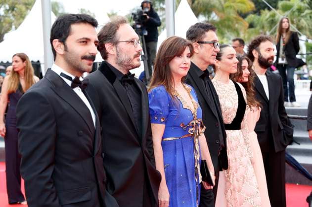 Musab Ekici, Deniz Celiloglu, Ebru Ceylan, Nuri Bilge Ceylan, Merve Dizdar, Ece Bagci and Erdem Senocak at the premiere of the feature film Kuru Otlar Üstüne About Dry Grasses at the Festival de Cannes 2023 76 Cannes International Film Festival at the Palais des Festivals Cannes, 19 05 2023. Foto:xD.xBedrosianx xFuturexImage