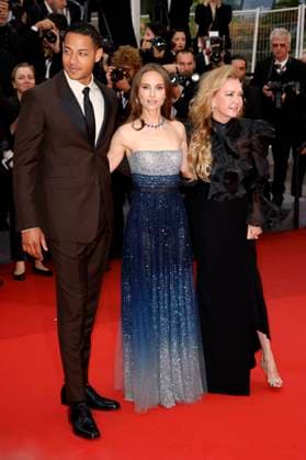 Daryl McCormack, Caroline Scheufele and Natalie Portman at the premiere of the feature film The Zone of Interest at the Festival de Cannes 2023 76 Cannes International Film Festival at the Palais des Festivals Cannes, 19 05 2023. Foto:xS.xGabschx xFuturexImage