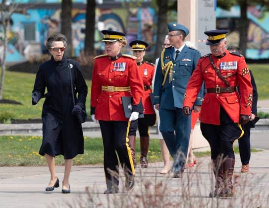 Entertainment Bilder des Tages May 19, 2023, Moncton, New Brunswick, CANADA: Princess Anne arrives for a wreath laying event in Moncton, N.B. on Friday May 19, 2023. The princess, sister of King Charles, is in Moncton pay tribute to the 8th Canadian Hussars, which is Canada s oldest continuously serving armoured regiment. Moncton CANADA  - ZUMAc35_ 20230519_zaf_c35_085 Copyright: xRonxWardx