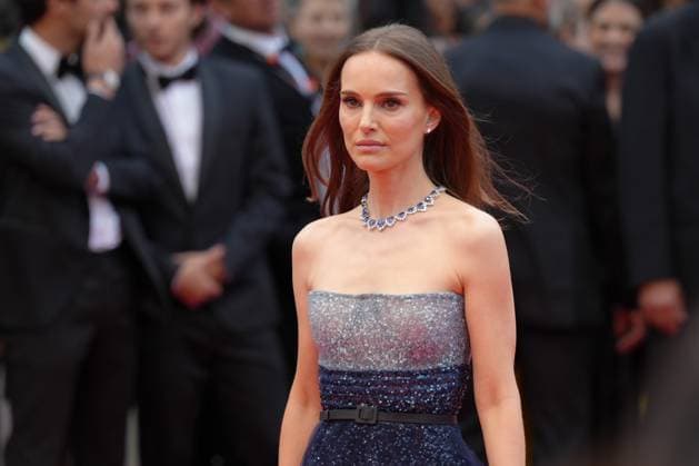 Natalie Portman CELEBRITES : 76 eme festival de Cannes - Red Carpet du film Â« The Zone of Interest Â» - Cannes - 19 05 2023 NorbertScanella Panoramic 