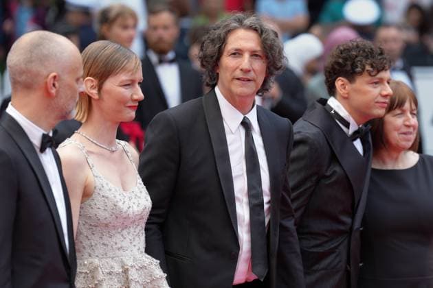 James Wilson - Sandra Hüller - Jonathan Glazer - Christian Friedel - Ewa Puszczynska CELEBRITES : 76 eme festival de Cannes - Red Carpet du film Â« The Zone of Interest Â» - Cannes - 19 05 2023 NorbertScanella Panoramic 